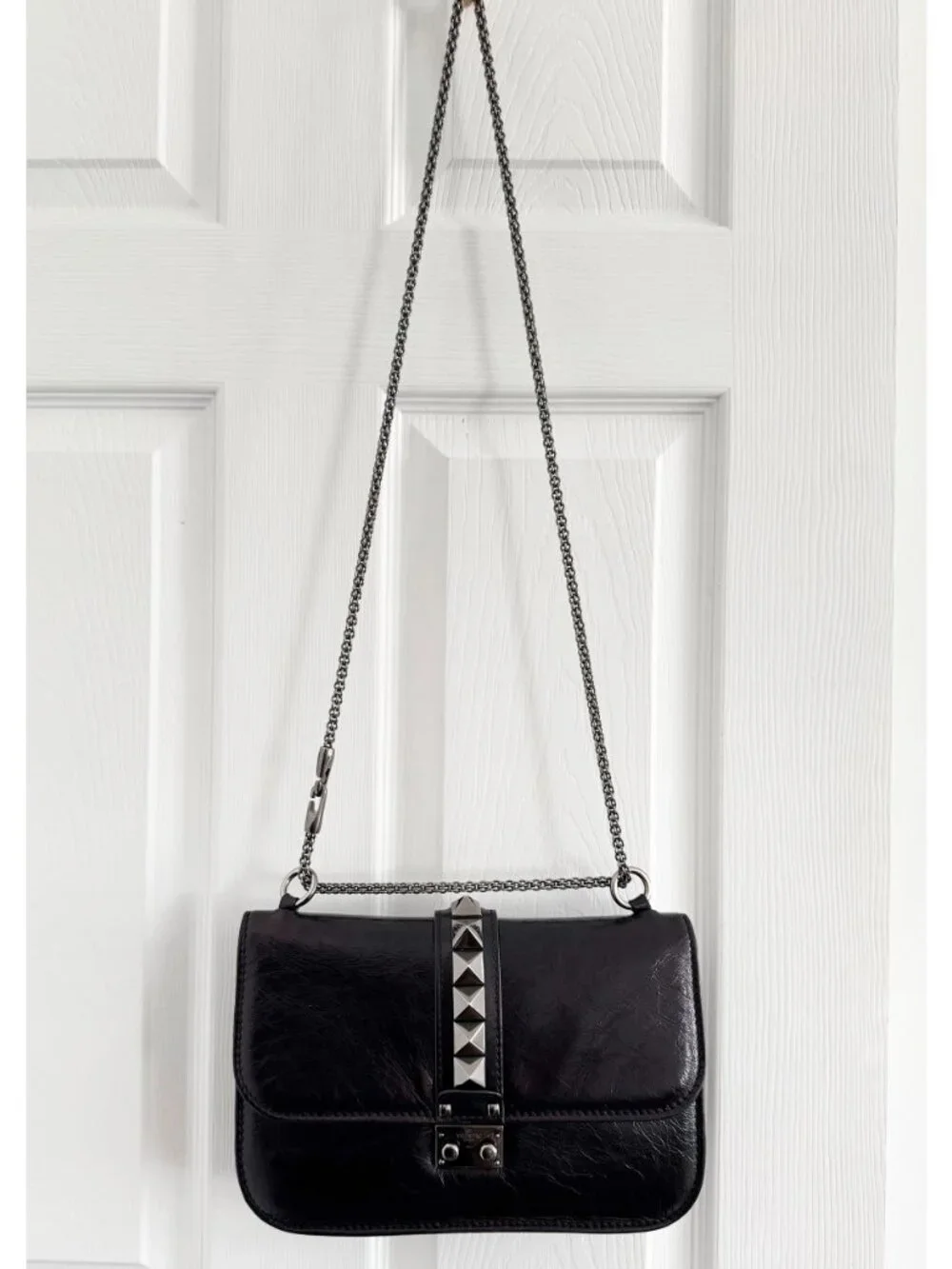 Valentino Garavani Glam Lock Bag in Black - Picture 4 of 9